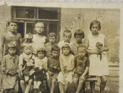Дети дома №6 в Нижнем Кисловском переулке в Москве. СССР. 1931 1935 гг. Будто знали, что впереди.